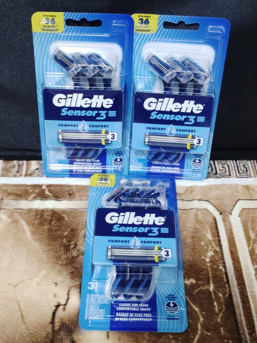 Gillette Sensor3 Men's Disposable Razor, 3.0 Each. - Picture 2 of 4
